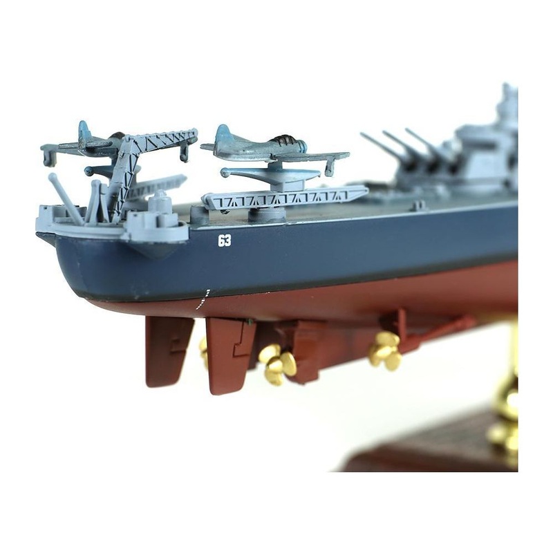 1:700th Die-cast USS Iowa Class Battleship, USS Missouri (BB-63) - Pacific Theater, Battles of Okinawa