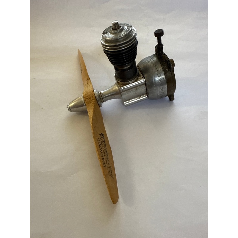 Cox Baby Bee Engine with wooden Prop - SECOND HAND (Box 63)