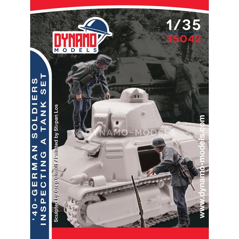 Dynamo DYM35042 1/35 German Soldiers Inspecting a Tank set - 1940 (2 figures)