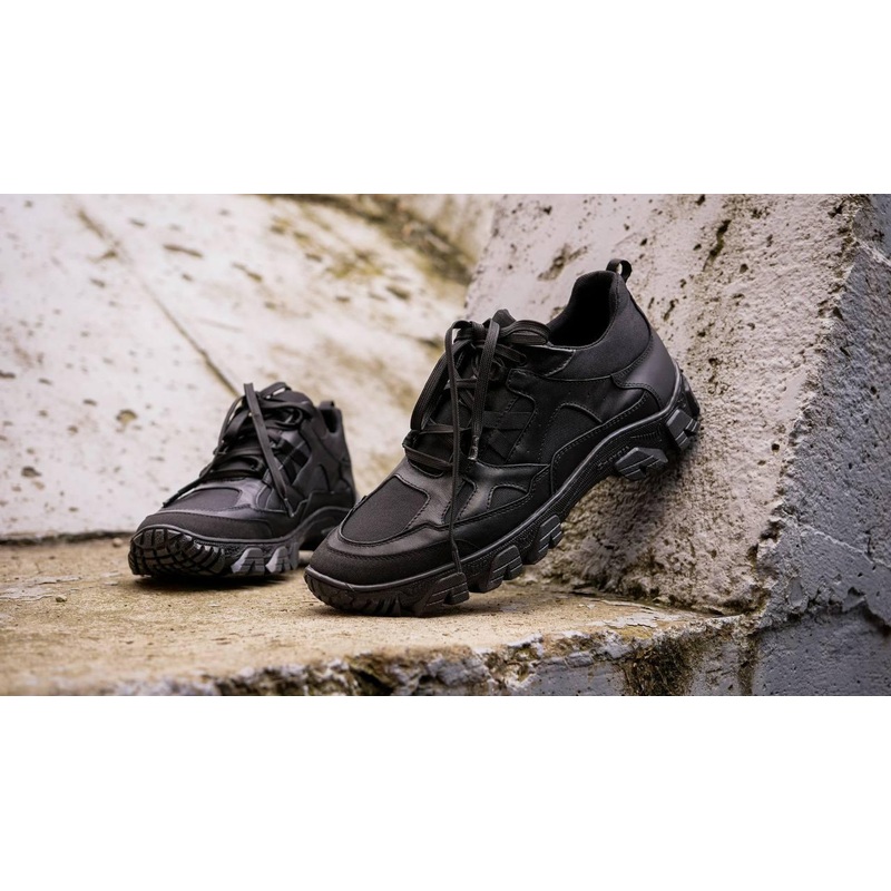 Titan Rugged Black Mid-Season Sneakers